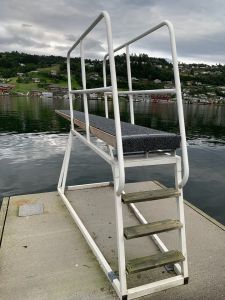 Sommerbutikken AS - Stupetårn med sviktbrett